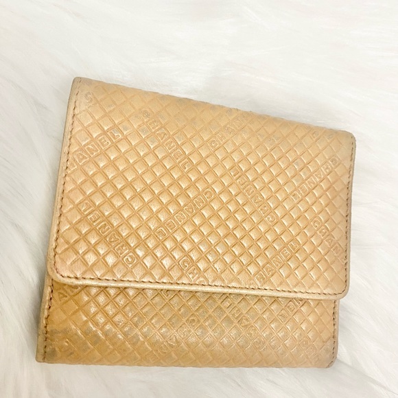 11.Chanel Beige Compact Wallet - Picture 3 of 10